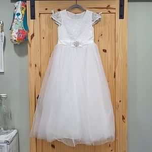 Beautiful, brand new,  Boutique - 🌼flower girl 🌸 or Junior Bridesmaid dress
